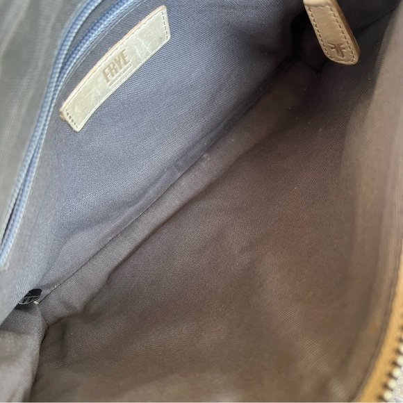 Frye Melissa Leather Zip Crossbody Purse Oat Cream Distressed Rustic 11x8 GUC - Picture 10 of 15